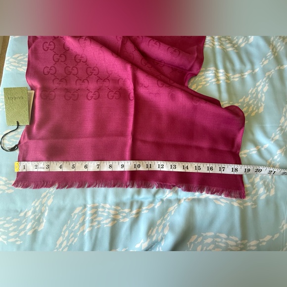 Gucci Fuchsia Fringed Scarf - Picture 4 of 4